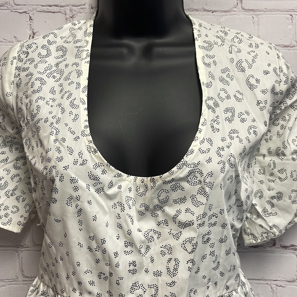 Cotton, knee high, short sleeve, scoop neck dress. - Picture 3 of 14